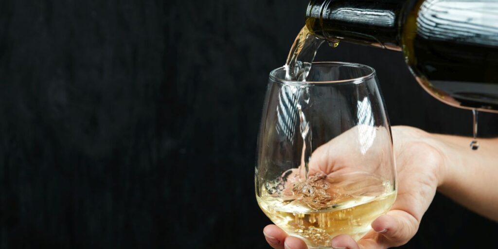 Suvo belo vino: najbolji izbor za piće i za kuvanje